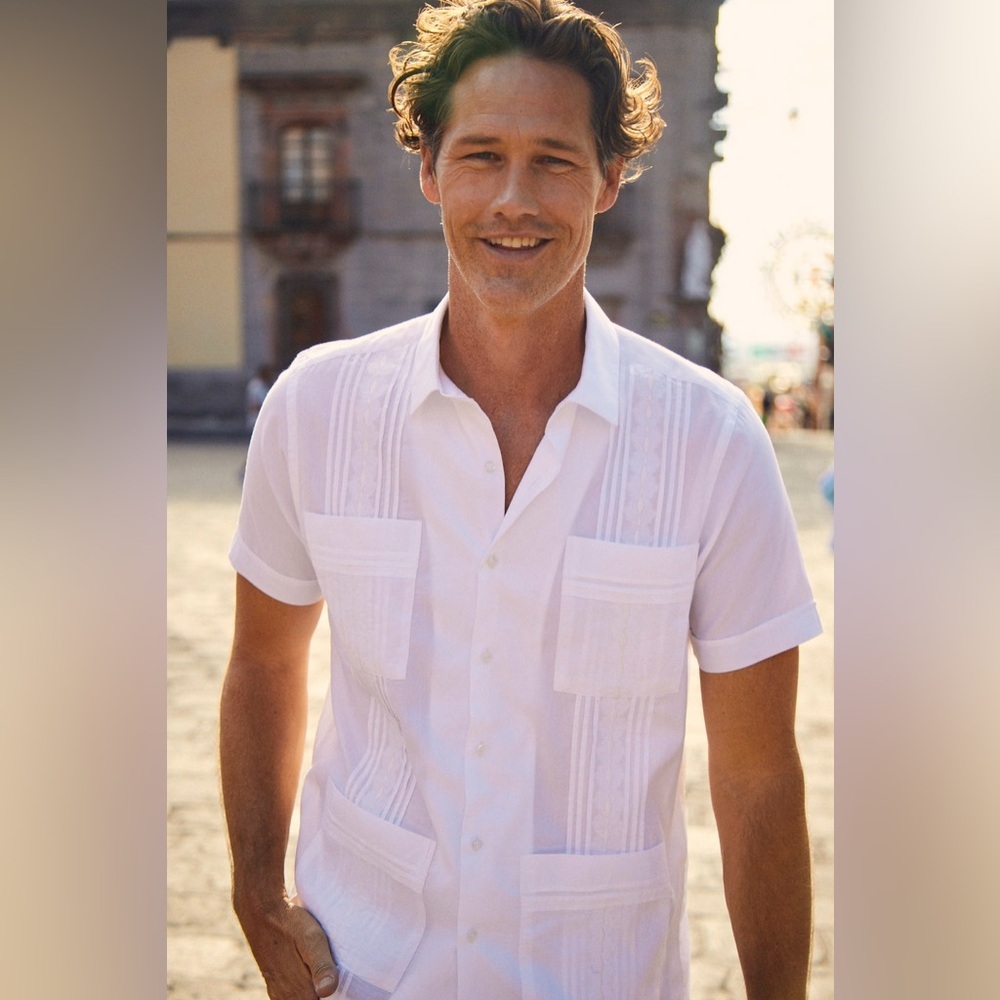 San Cristobal Short Sleeve Havana Classic Guayabera‎ Small White Casual 4 Pocket